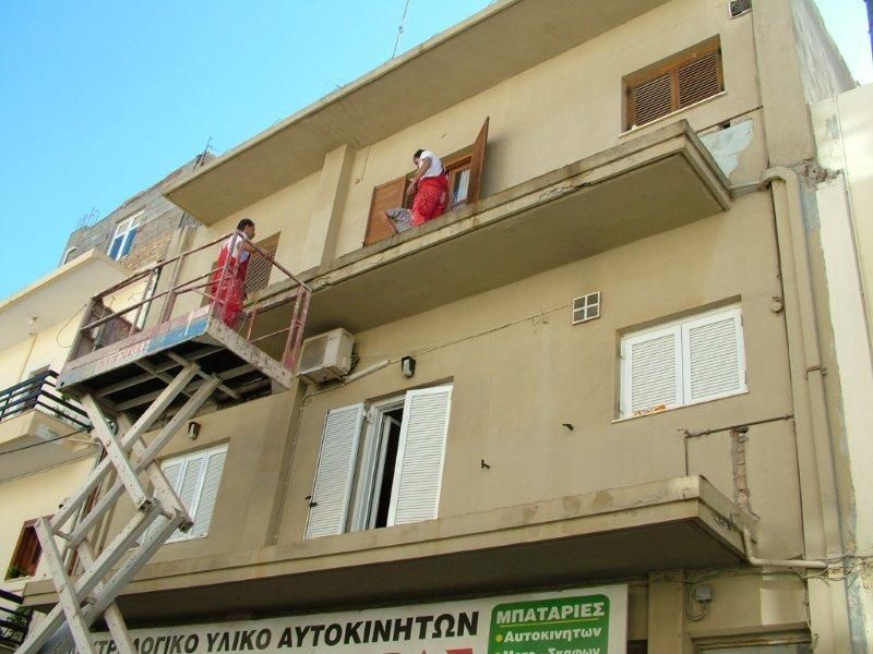 Επισκευές οπλισμού, μονώσεις τοίχων, χρωματισμός κιγκλιδώματα.