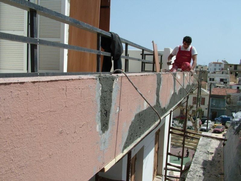 Επισκευές οπλισμού, μονώσεις τοίχων, χρωματισμός.