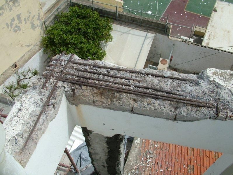 Επισκευές οπλισμού, μονώσεις τοίχων, χρωματισμός.