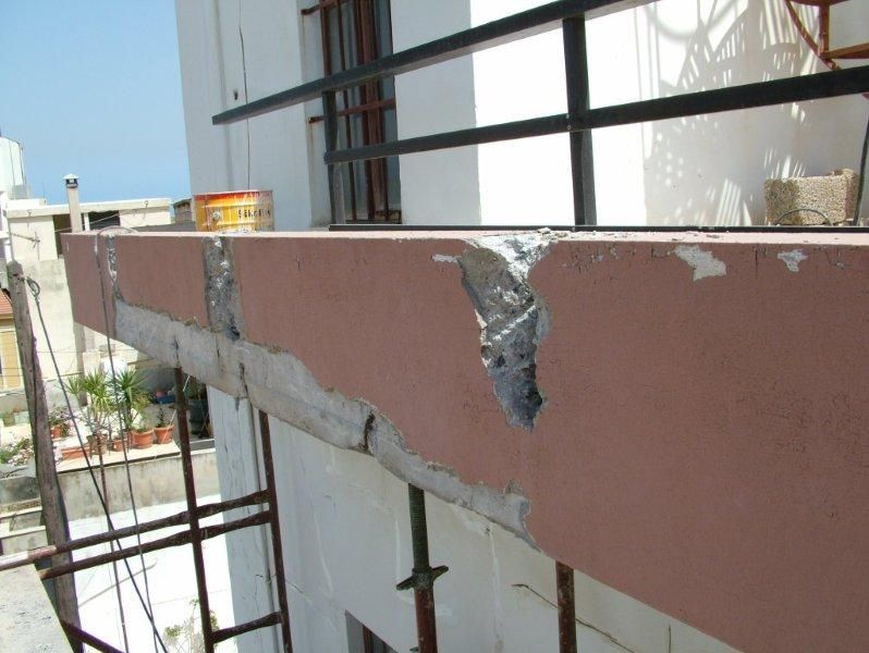 Επισκευές οπλισμού, μονώσεις τοίχων, χρωματισμός.