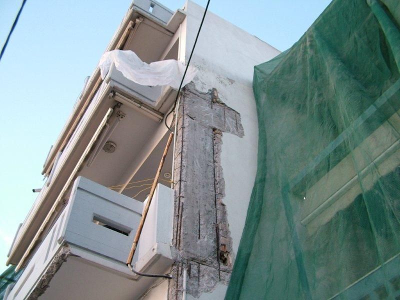 Επισκευές οπλισμού, μονώσεις τοίχων, χρωματισμός.