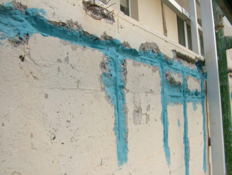 Επισκευές οπλισμού, μονώσεις τοίχων, χρωματισμός.
