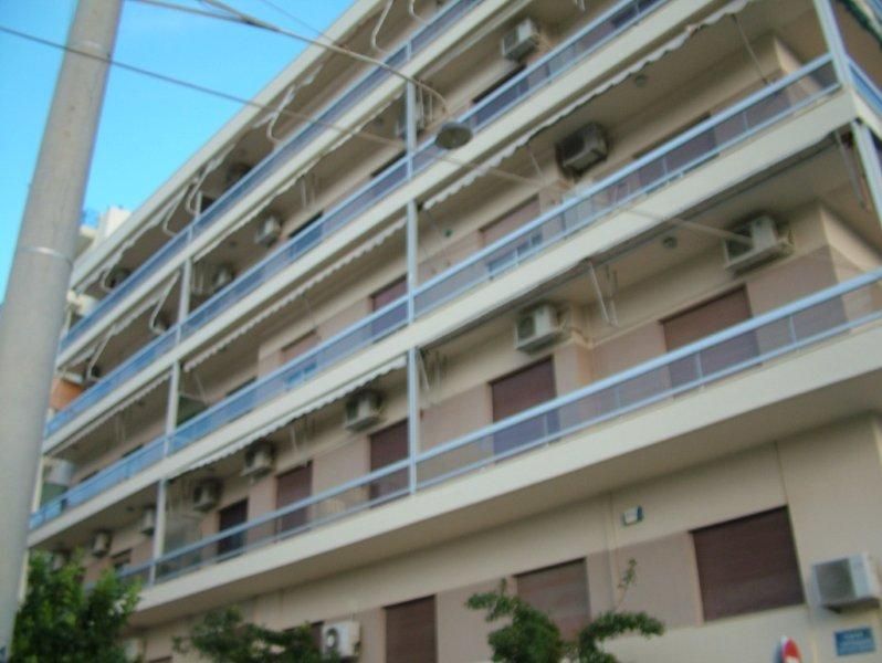 Επισκευές οπλισμού, μονώσεις τοίχων, χρωματισμός.