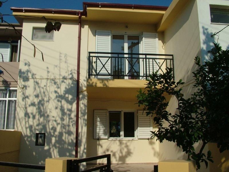 Ανακαίνιση, επισκευές οπλισμού, μονώσεις τοίχων, χρωματισμός, υγρομόνωση θερμομόνωση.