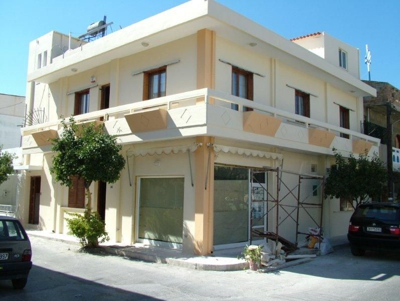 Επισκευές οπλισμού, μονώσεις τοίχων, χρωματισμός υγρομόνωση ταράτσας.