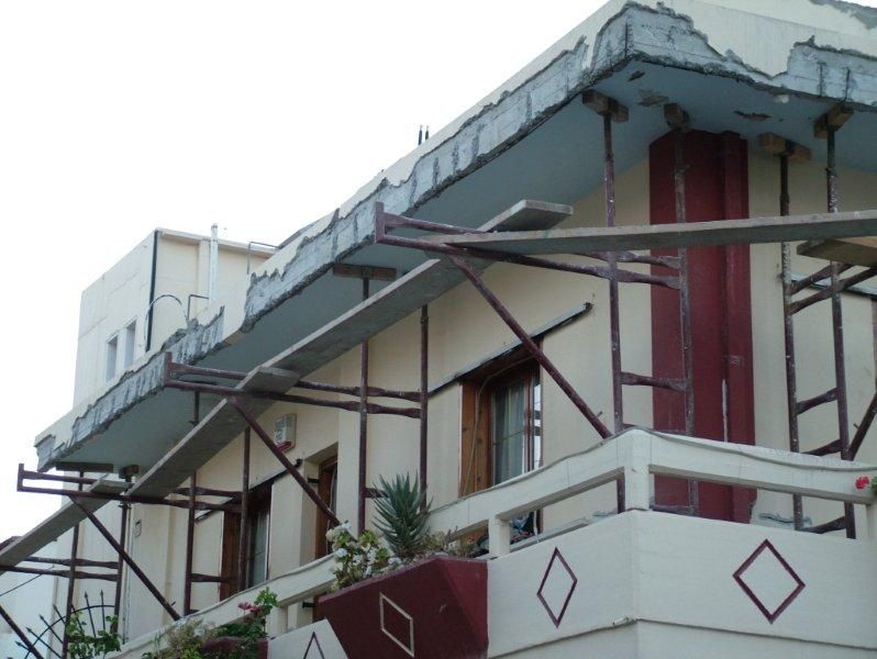 Επισκευές οπλισμού, μονώσεις τοίχων, χρωματισμός υγρομόνωση ταράτσας.