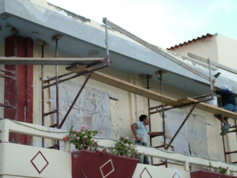 Επισκευές οπλισμού, μονώσεις τοίχων, χρωματισμός υγρομόνωση ταράτσας.