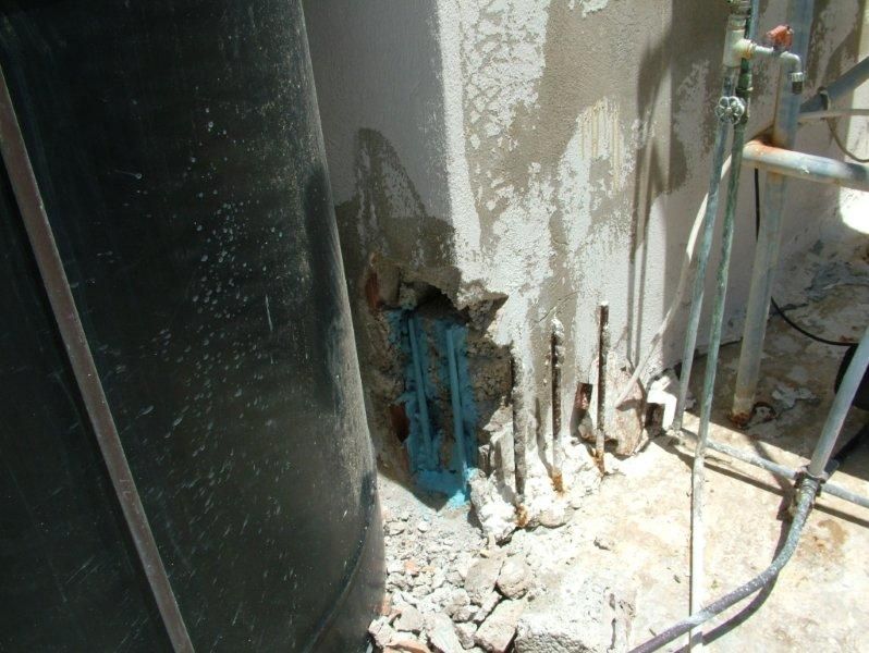 Επισκευές οπλισμού, μονώσεις τοίχων, χρωματισμός υγρομόνωση.