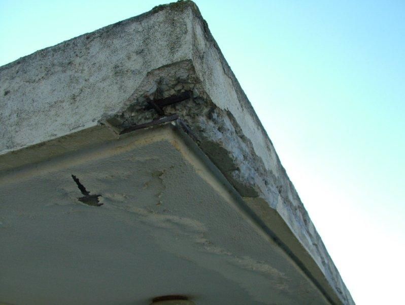 Επισκευές οπλισμού, μονώσεις τοίχων, χρωματισμός υγρομόνωση ταράτσας.