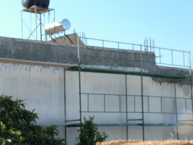 Επισκευές οπλισμού, μονώσεις τοίχων, χρωματισμός υγρομόνωση ταράτσας.