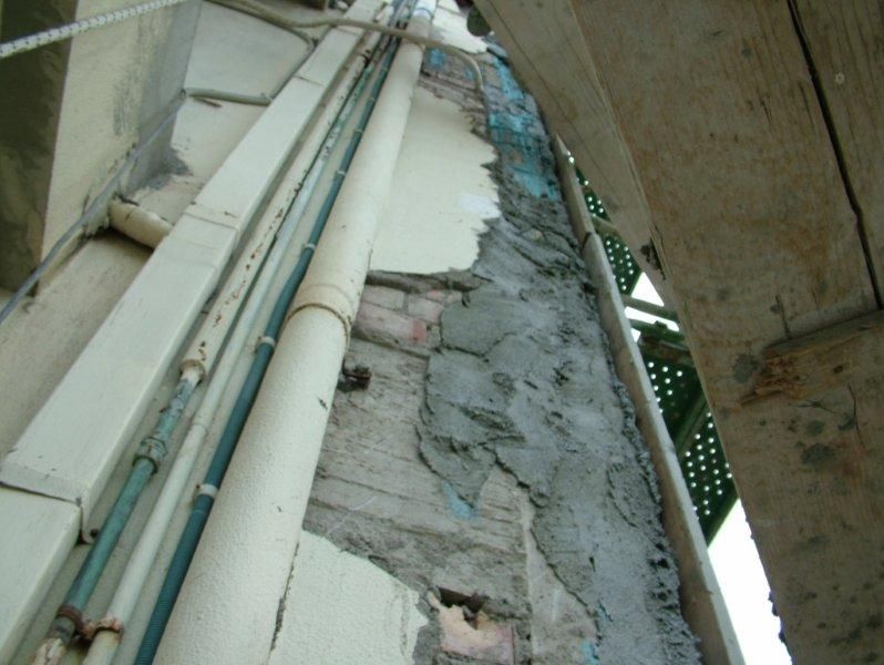 Επισκευές οπλισμού, μονώσεις τοίχων, χρωματισμός υγρομόνωση ταράτσας.