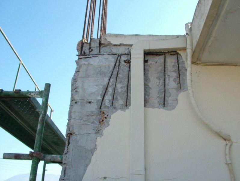 Επισκευές οπλισμού, μονώσεις τοίχων, χρωματισμός υγρομόνωση ταράτσας.