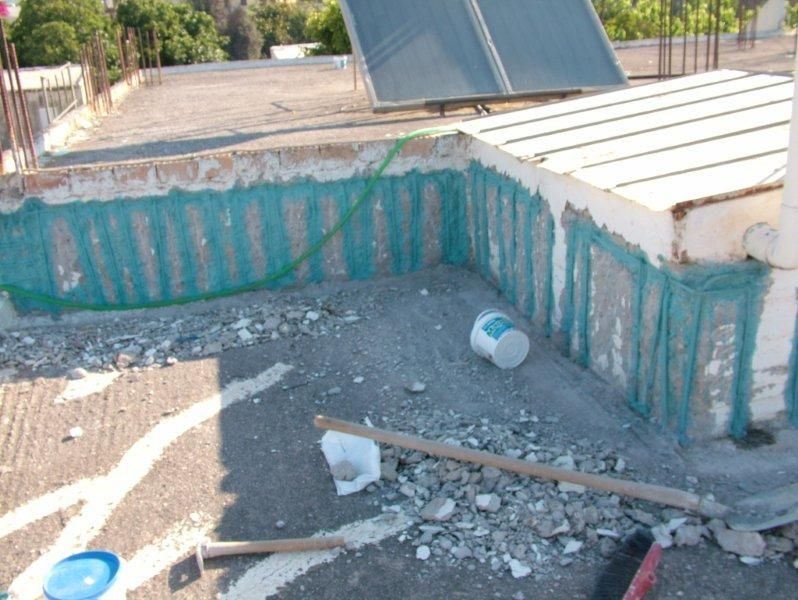 Επισκευές οπλισμού, μονώσεις τοίχων, χρωματισμός υγρομόνωση ταράτσας.