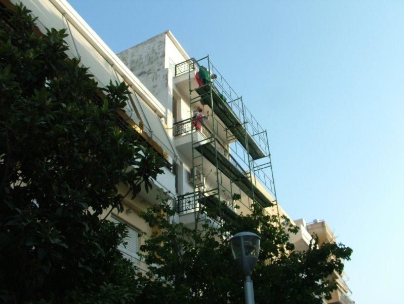 Επισκευές οπλισμού, μονώσεις τοίχων, χρωματισμός.