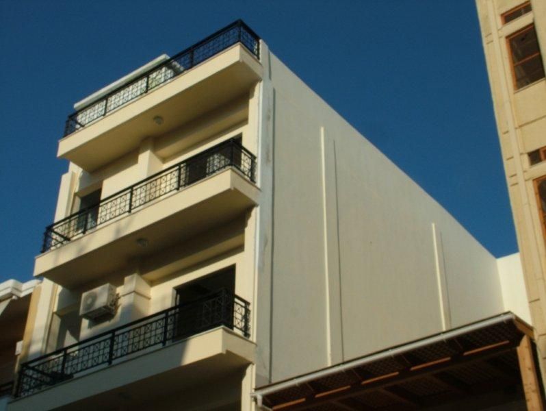 Επισκευές οπλισμού, μονώσεις τοίχων, χρωματισμός.