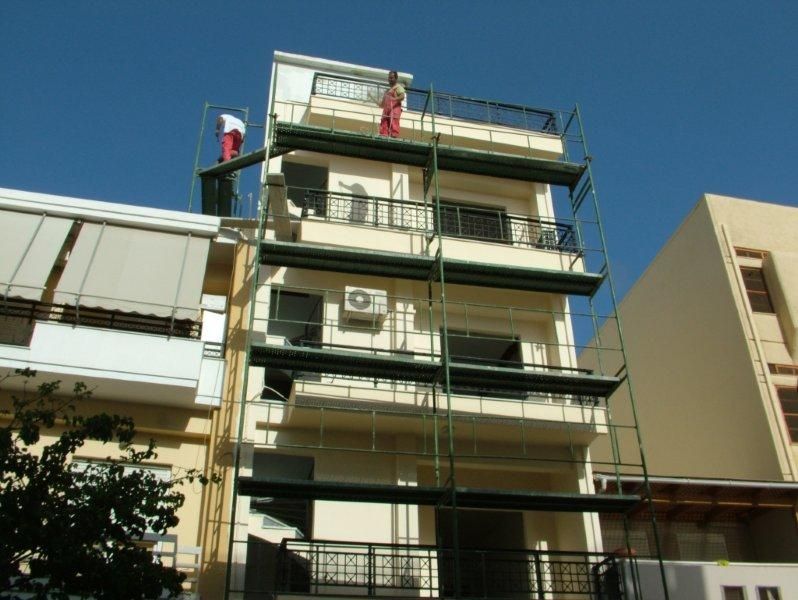 Επισκευές οπλισμού, μονώσεις τοίχων, χρωματισμός.