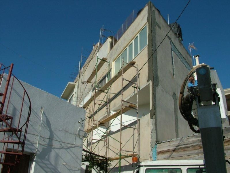 Επισκευές οπλισμού, μονώσεις τοίχων, χρωματισμός.