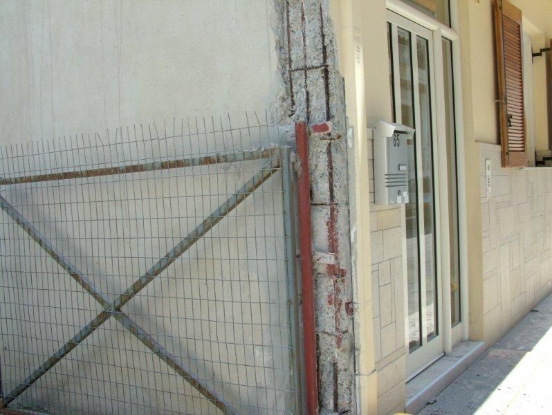 Επισκευές οπλισμού, μονώσεις τοίχων, χρωματισμός.