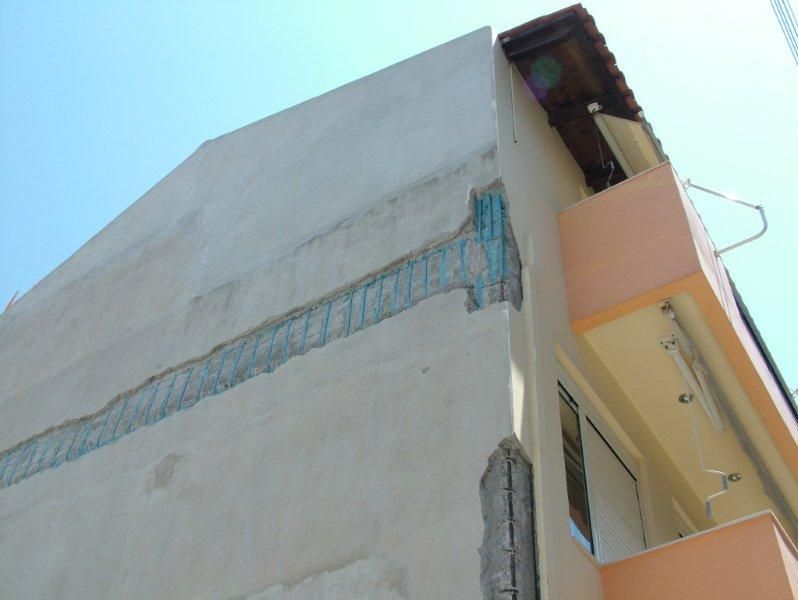 Επισκευές οπλισμού, μονώσεις τοίχων, χρωματισμός.
