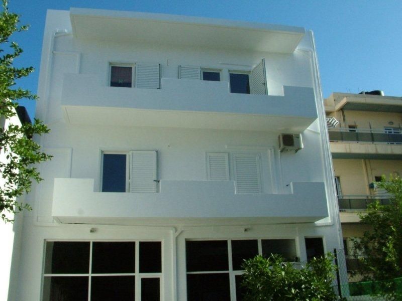 Επισκευές οπλισμού, μονώσεις τοίχων, χρωματισμός.