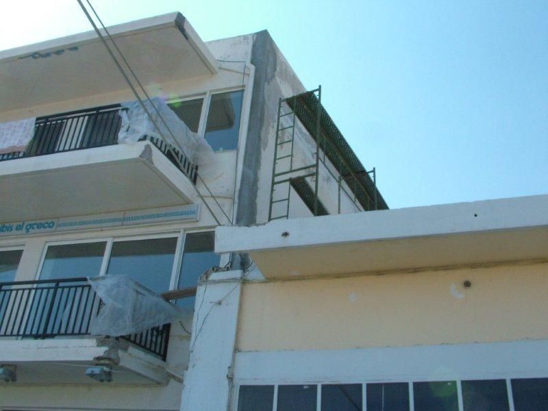 Επισκευές οπλισμού, μονώσεις τοίχων, χρωματισμός.