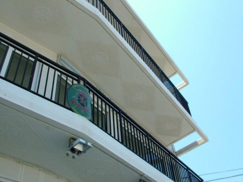 Επισκευές οπλισμού, μονώσεις τοίχων, χρωματισμός.