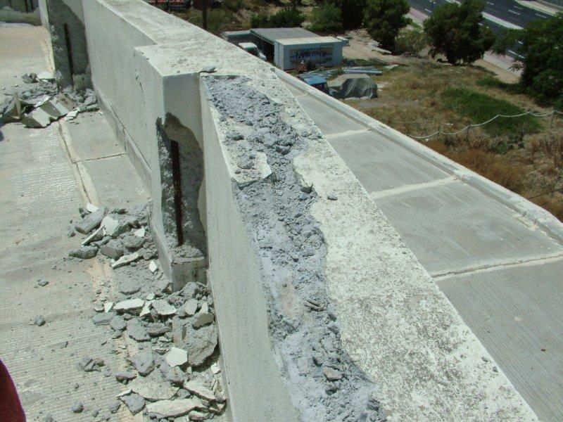 Επισκευές οπλισμού, μονώσεις τοίχων, χρωματισμός.