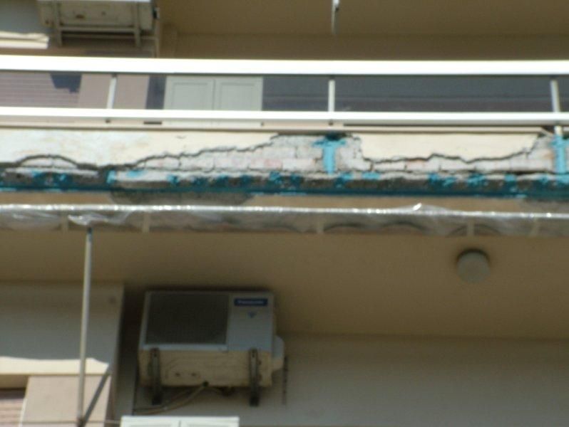 Επισκευές οπλισμού, μονώσεις τοίχων, χρωματισμός.