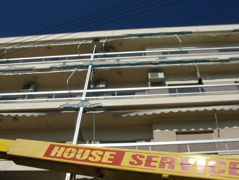 Επισκευές οπλισμού, μονώσεις τοίχων, χρωματισμός.
