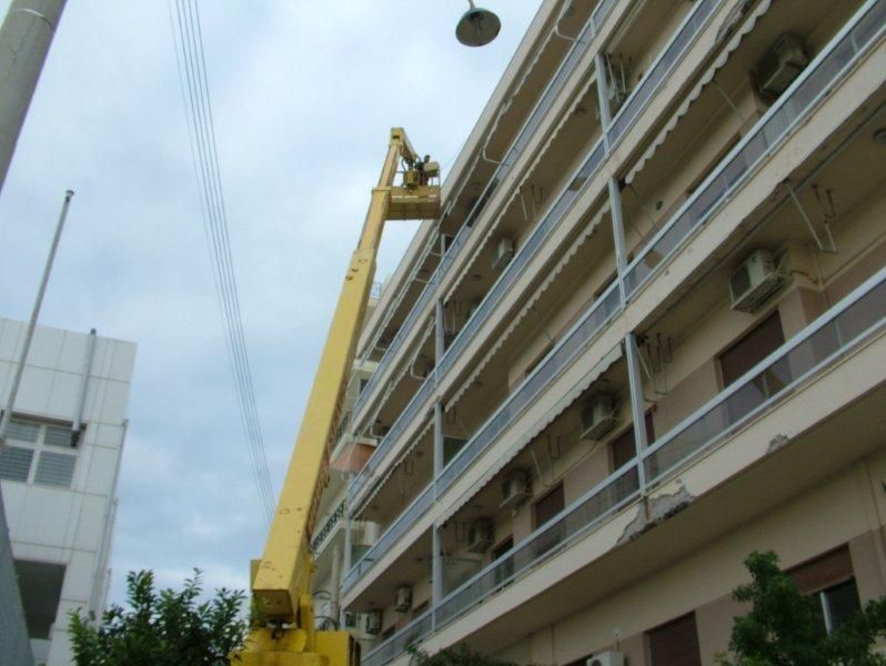 Επισκευές οπλισμού, μονώσεις τοίχων, χρωματισμός.
