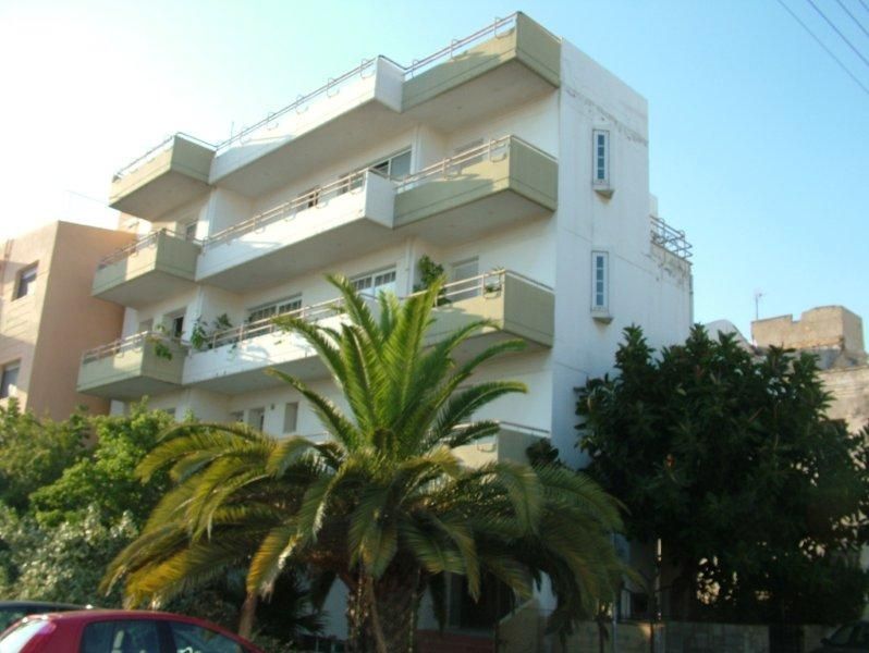 Επισκευές οπλισμού, μονώσεις τοίχων, χρωματισμός.