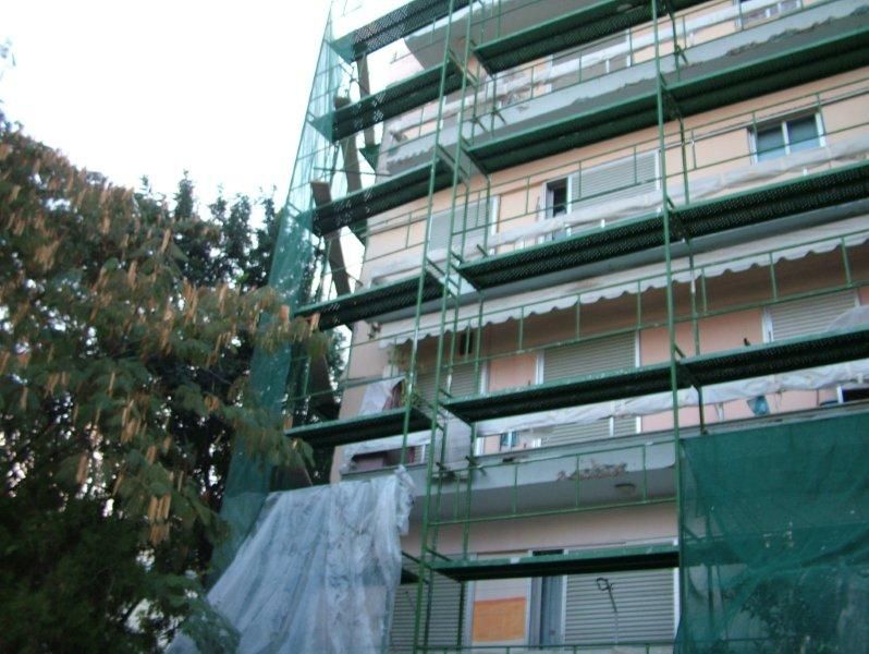 Επισκευές οπλισμού, μονώσεις τοίχων, χρωματισμός.