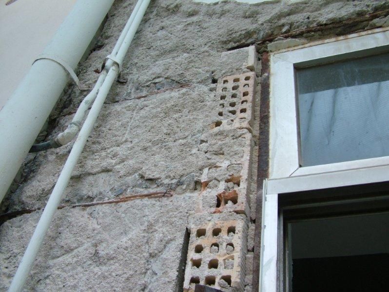 Επισκευές οπλισμού, μονώσεις τοίχων, χρωματισμός.