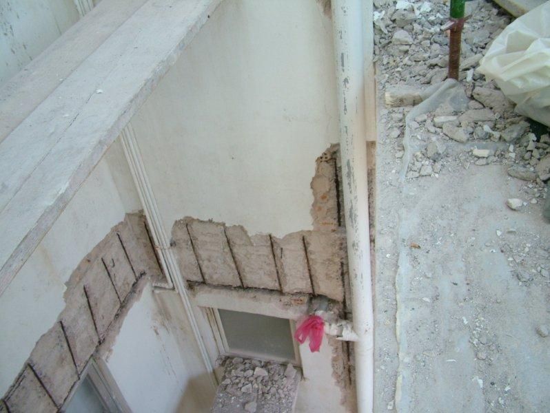 Επισκευές οπλισμού, μονώσεις τοίχων, χρωματισμός.