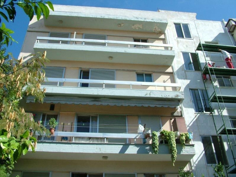 Επισκευές οπλισμού, μονώσεις τοίχων, χρωματισμός.