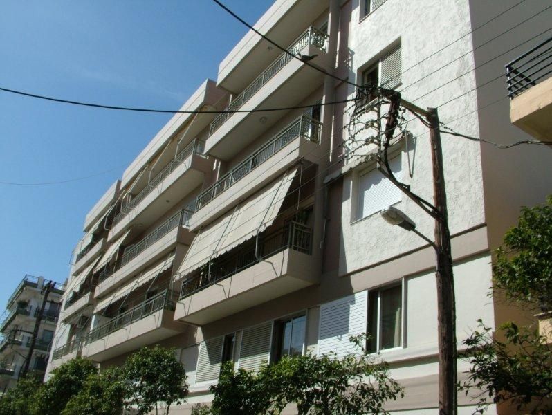 Επισκευές οπλισμού, μονώσεις τοίχων, χρωματισμός.