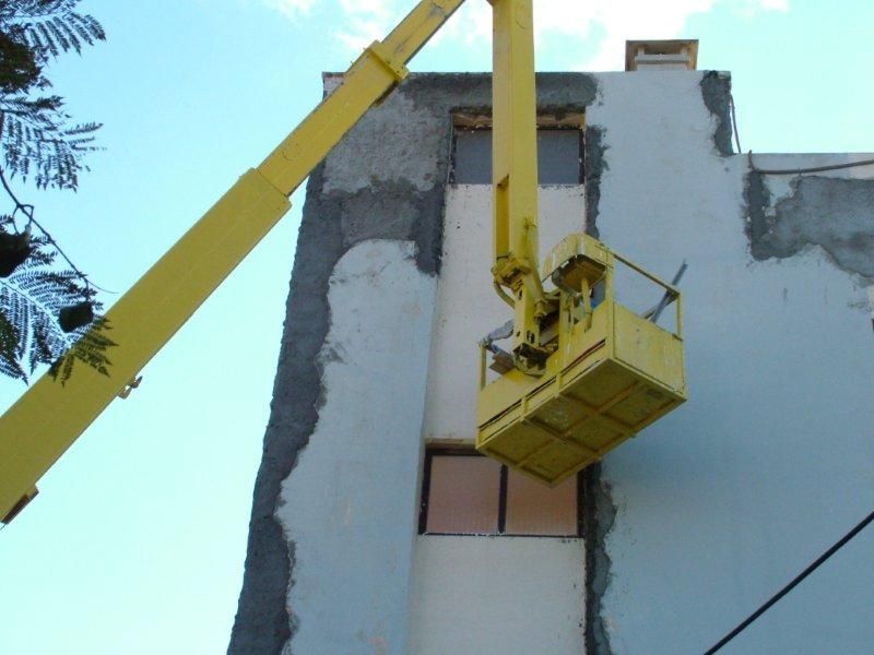 Επισκευές οπλισμού, μονώσεις τοίχων, χρωματισμός.
