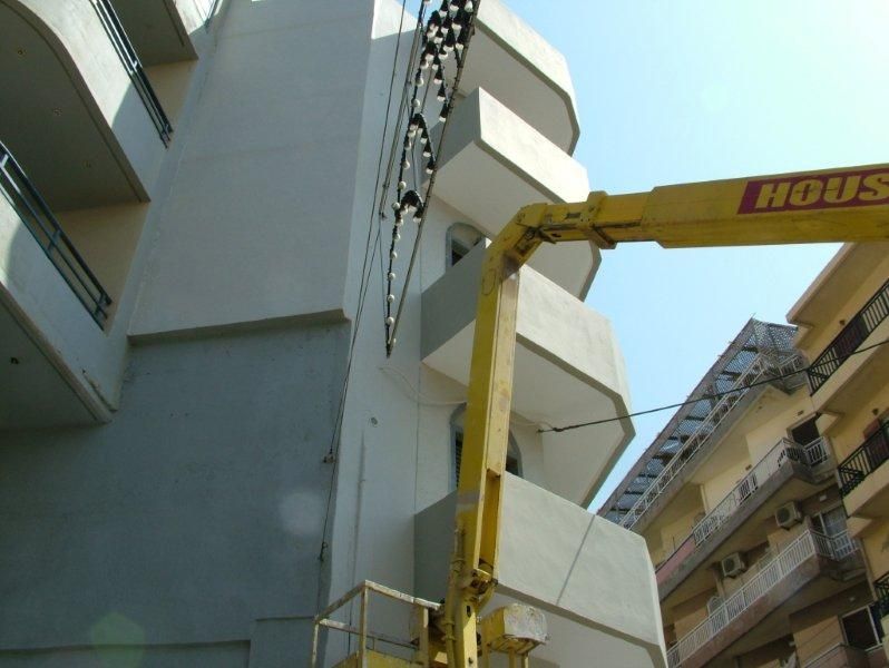 Επισκευές οπλισμού, μονώσεις τοίχων, χρωματισμός.