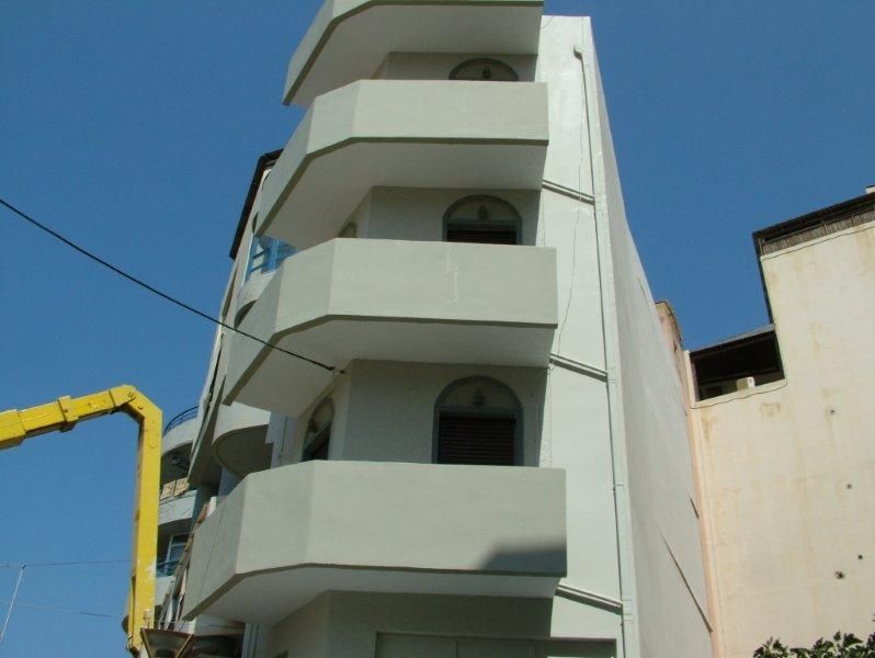 Επισκευές οπλισμού, μονώσεις τοίχων, χρωματισμός.