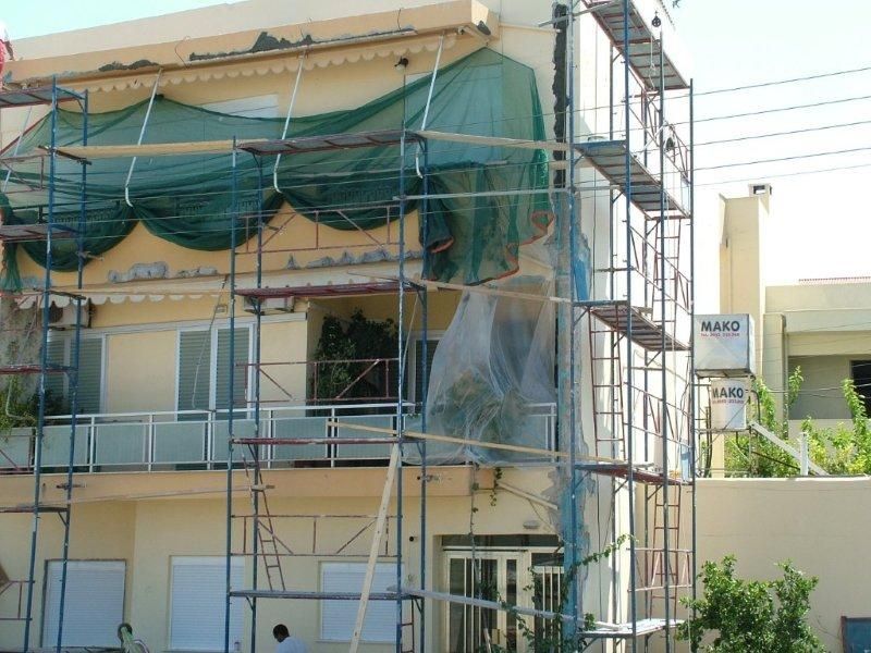 Επισκευές οπλισμού, μονώσεις τοίχων, χρωματισμός.