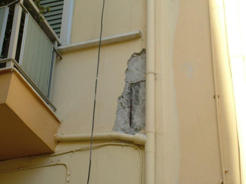 Επισκευές οπλισμού, μονώσεις τοίχων, χρωματισμός.