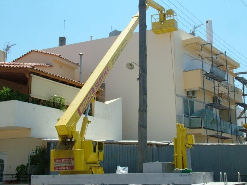 Επισκευές οπλισμού, μονώσεις τοίχων, χρωματισμός.