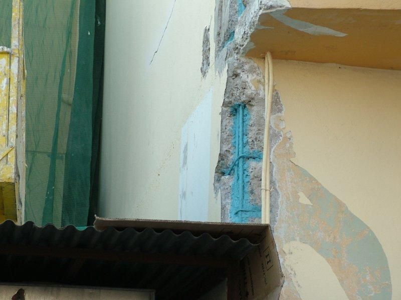 Επισκευές οπλισμού, μονώσεις τοίχων, χρωματισμός.
