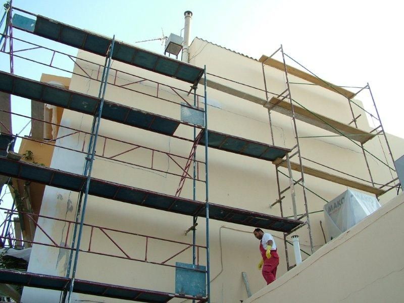 Επισκευές οπλισμού, μονώσεις τοίχων, χρωματισμός.