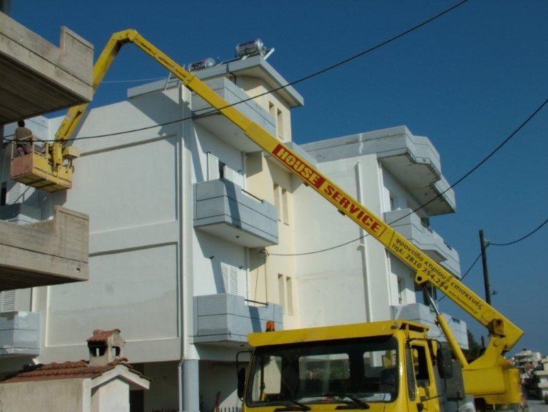 Επισκευές οπλισμού, μονώσεις τοίχων, χρωματισμός.