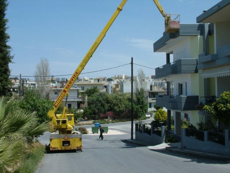 Επισκευές οπλισμού, μονώσεις τοίχων, χρωματισμός.