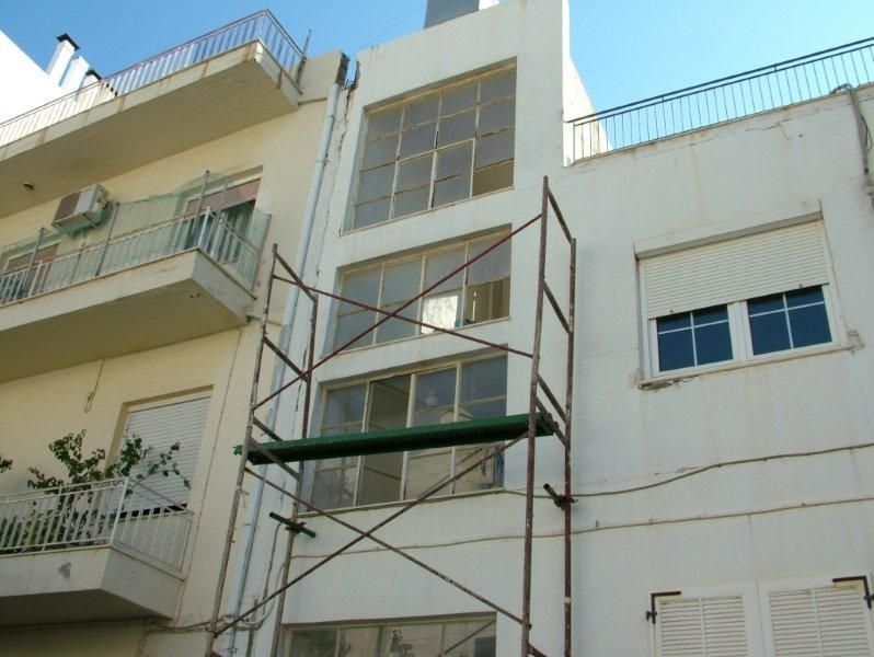Επισκευές οπλισμού, μονώσεις τοίχων, χρωματισμός.