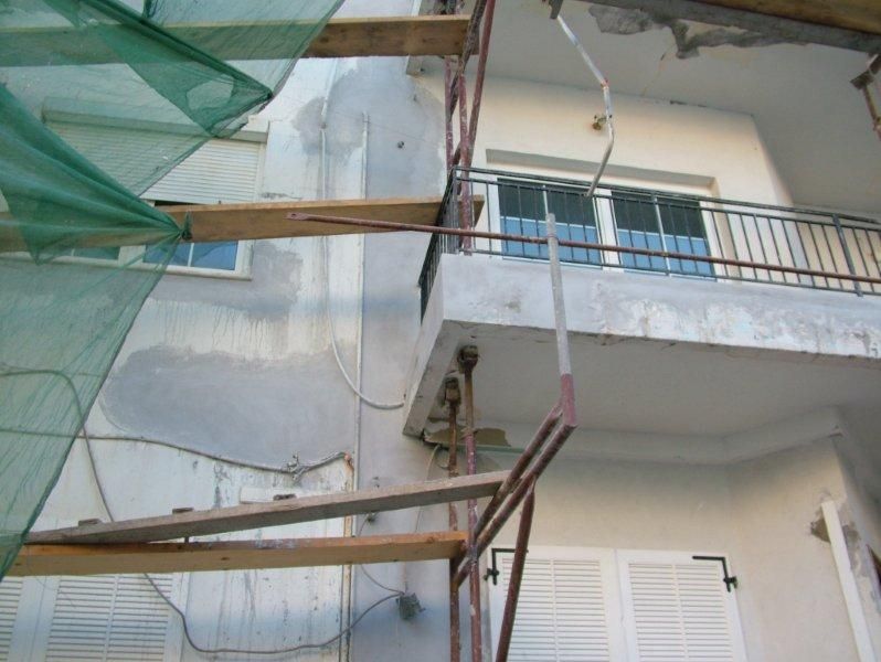 Επισκευές οπλισμού, μονώσεις τοίχων, χρωματισμός.