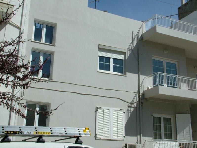 Επισκευές οπλισμού, μονώσεις τοίχων, χρωματισμός.