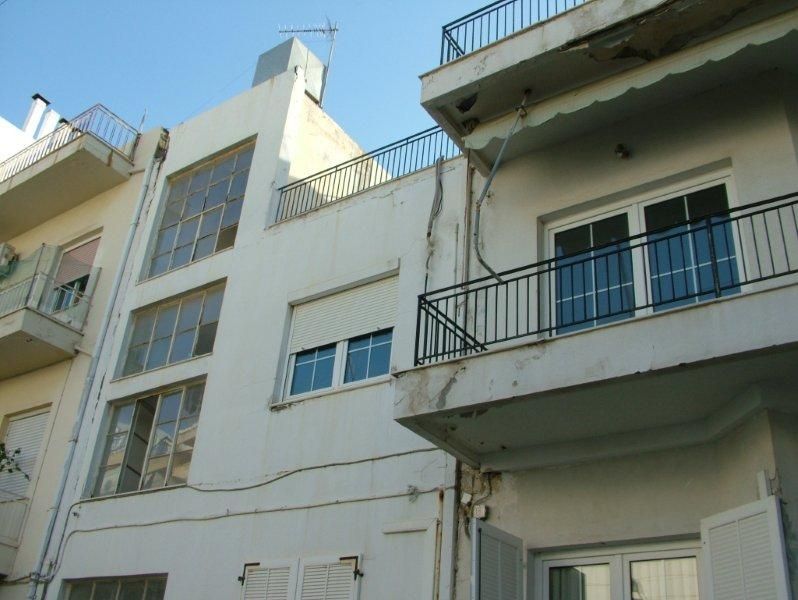 Επισκευές οπλισμού, μονώσεις τοίχων, χρωματισμός.
